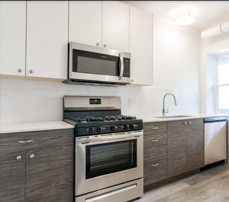 Foto principal - 1704 W Glenlake Ave