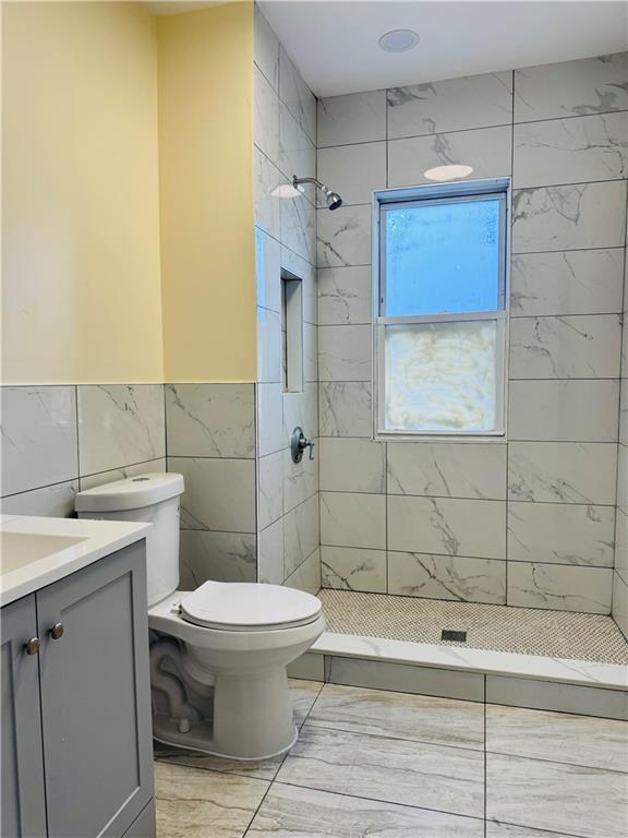 Building Photo - 65 Raymond St