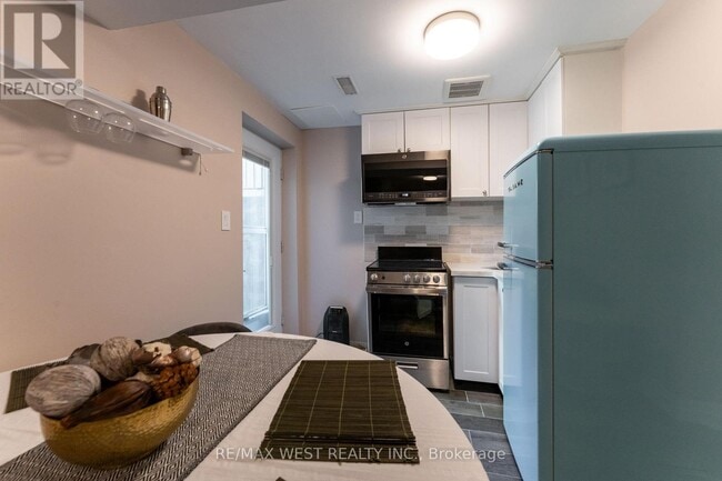 Building Photo - 180 Holborne Ave