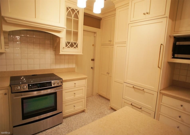 Building Photo - 2 br, 1 bath  - 180 Commonwealth Ave Apt 8