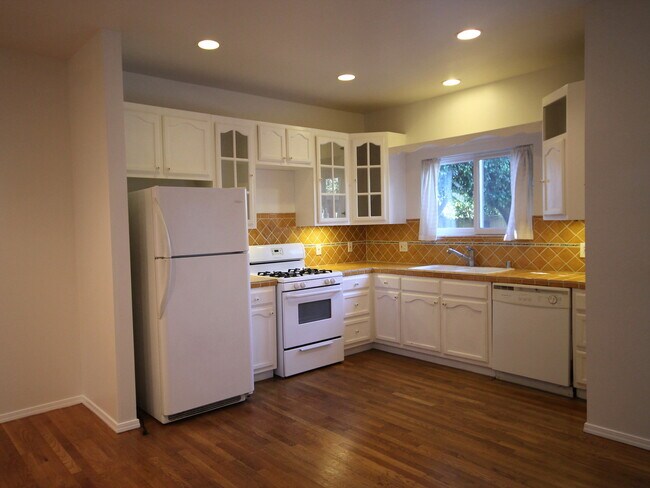 Foto del edificio - Prime Mid-City--Adorable Private Back Hous...