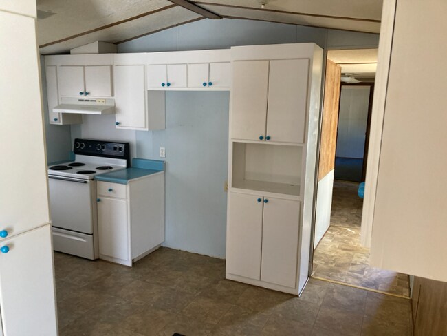 Building Photo - 2800 Kynesville Rd