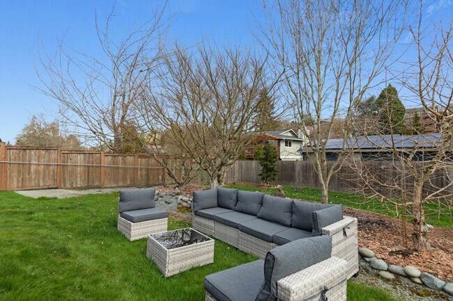 Building Photo - 5924 18th Ave SW