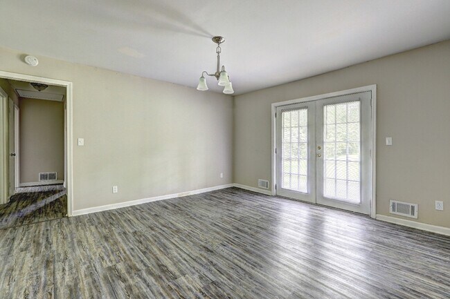 Foto del edificio - 2069 Hillcrest Dr