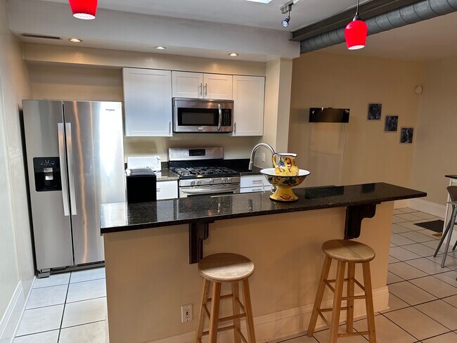 Foto del edificio - 3 W Hollister St