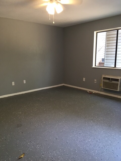 Foto del edificio - 1901 E Johnson Ave