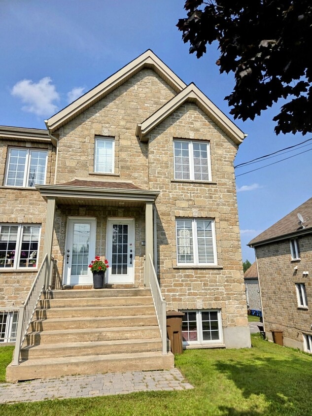 Primary Photo - 128 Rue Blanchard