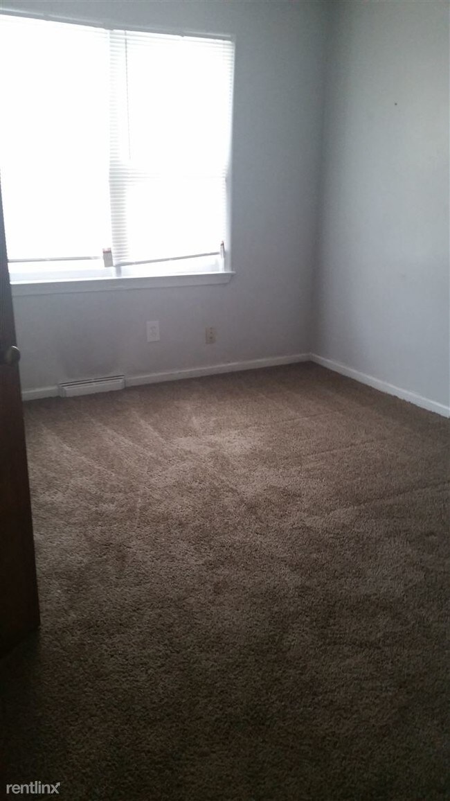 Building Photo - 3 br, 1 bath House - 30437 Elmwood St