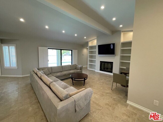Building Photo - 64356 Doral Dr
