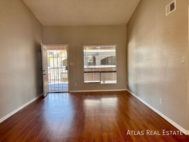 Foto del edificio - 465 W Ivyglen St