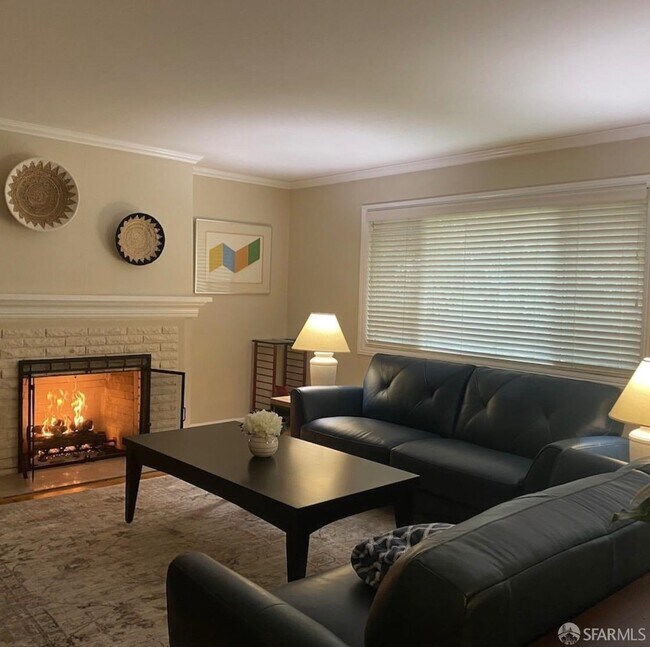 Foto del edificio - 4052 Costado Rd