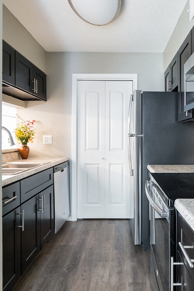 Modern Features with Stainless Steel Appliances - Willowbend