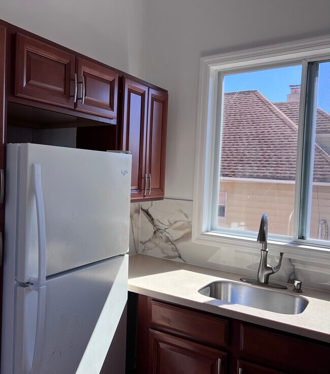 Building Photo - 231 Riverview Pl