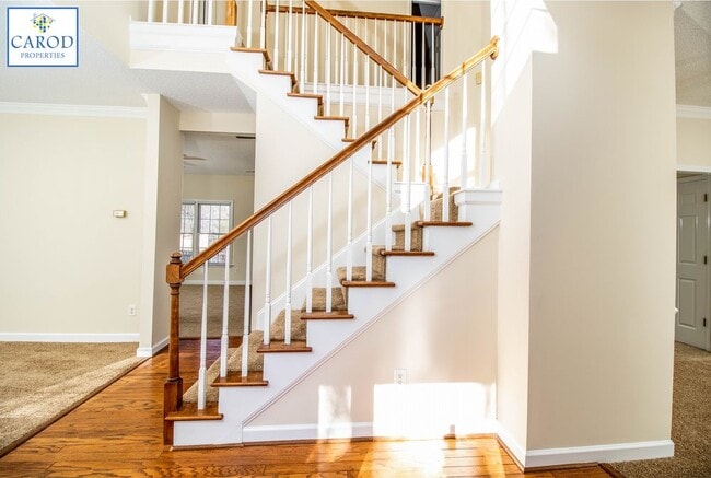 Building Photo - Great 2 Story with sought after basement