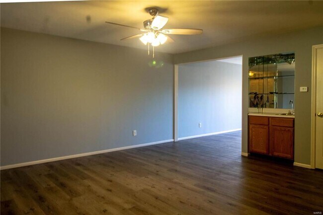 Building Photo - Sherman Park Townhomes!