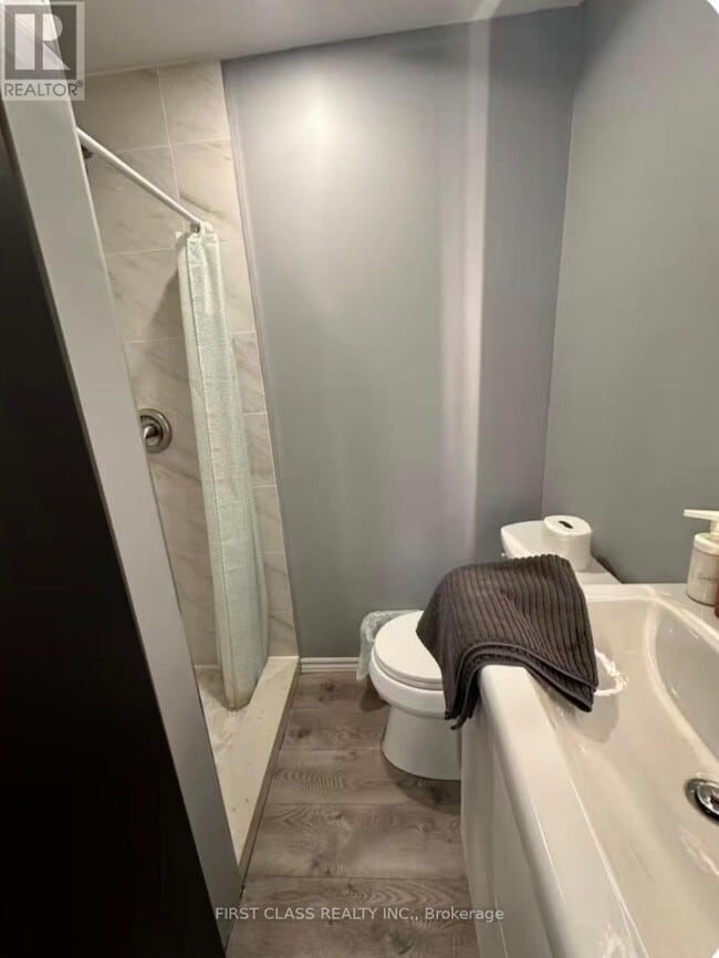 Building Photo - 76 MacDonald St