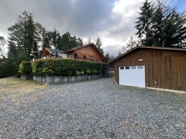 Building Photo - 3211 W Rd