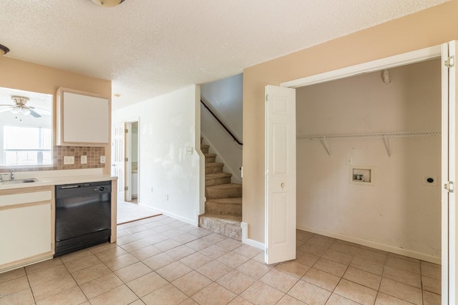 Building Photo - 141 Mesa Ln