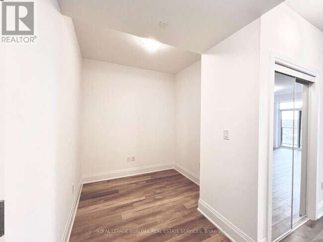 Photo du bâtiment - 470-470 Dundas St E