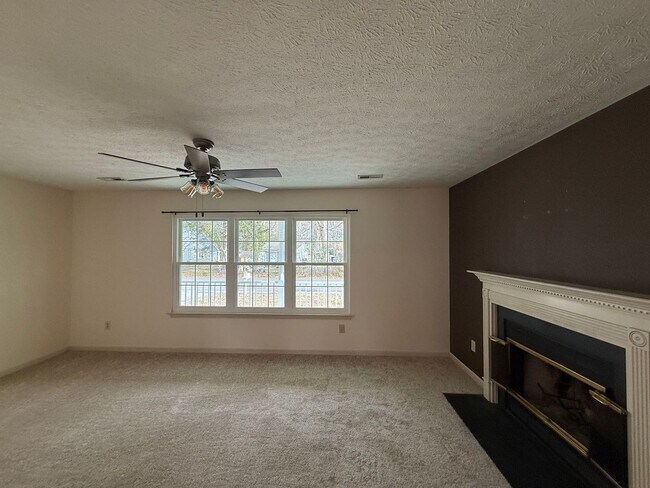 Building Photo - Charming 3-Bedroom Home in Newport News! "ASK ABOUT OUR ZERO DEPOSIT"