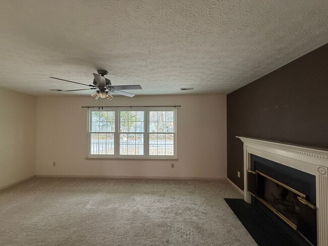 Foto del edificio - Charming 3-Bedroom Home in Newport News! "ASK ABOUT OUR ZERO DEPOSIT"