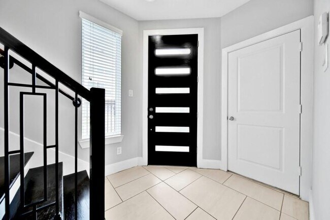 Foto del edificio - 5537 Larkin St