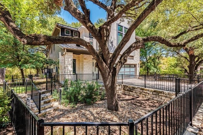Building Photo - 2807 Del Curto Rd