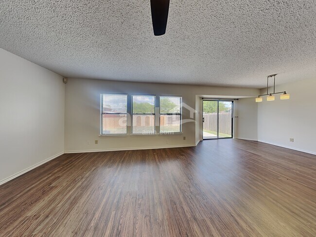 Building Photo - 8026 Myrtle Glade