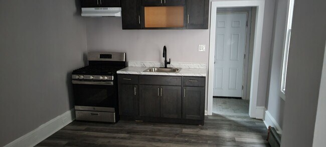 Foto del edificio - Newly Renovated 3BD/1BA Hunting Park home Available Now!!!