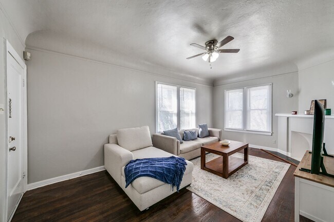 Foto del edificio - 2-BEDROOM FURNISHED MONTE VISTA DUPLEX