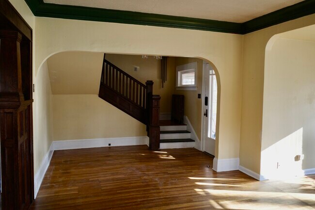 Entrada - 8607 SE Morrison St