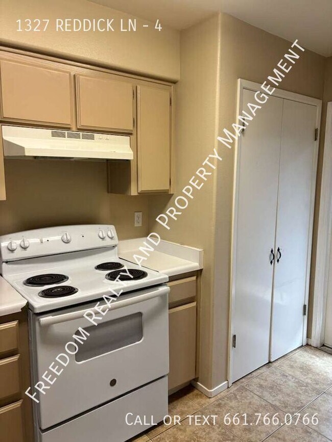 Foto del edificio - 1327 Reddick Ln