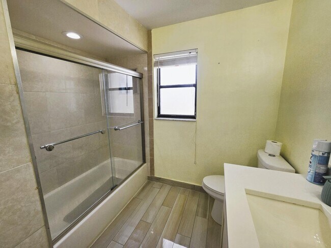 Foto del edificio - 5885 Northpointe Ln