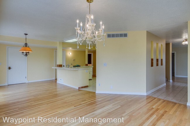 Building Photo - 2714 W Hillway Dr