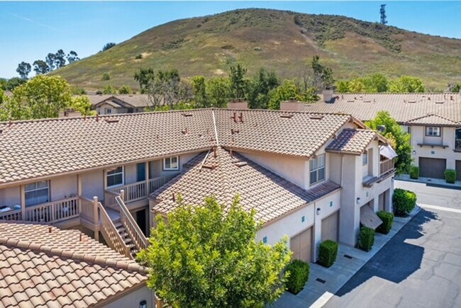 Foto del edificio - Upper 2 Bedroom, 2 Bath in Rancho Santa Margarita with Garage and Parking, be Home by New Years!