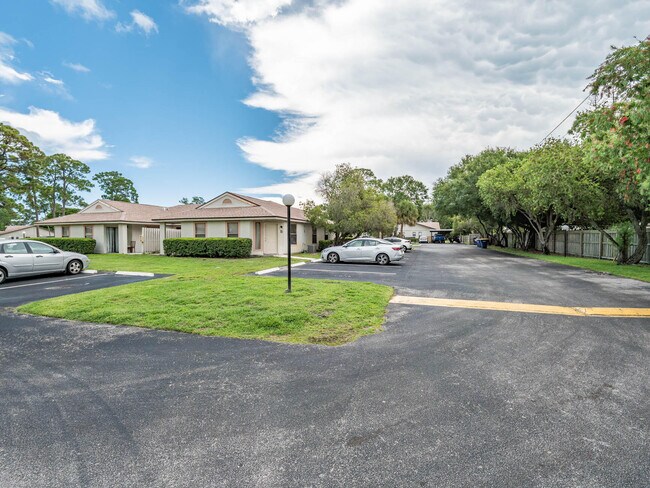 Building Photo - 2827 Stoneway Ln