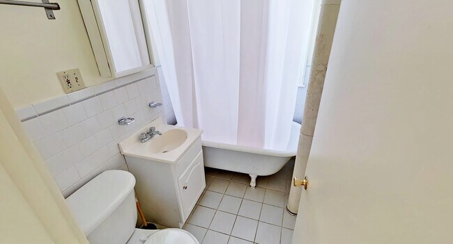 Building Photo - 117 Park Dr