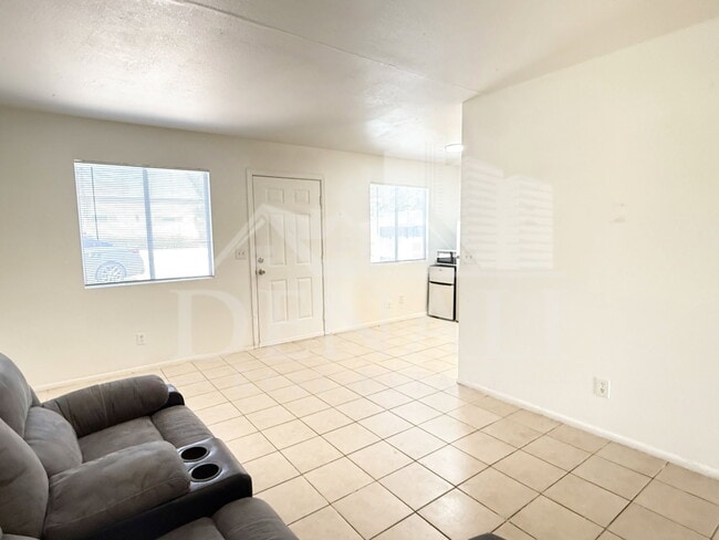 Building Photo - 2061 S Apache Dr