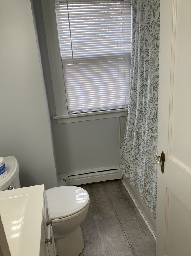 Building Photo - 19 Indian Neck Ave
