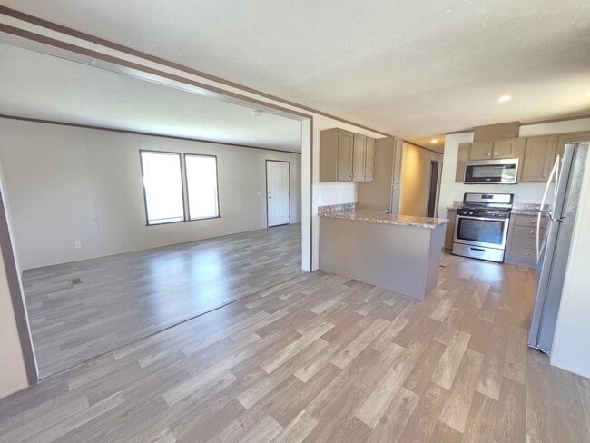 Building Photo - 299 Tamarack