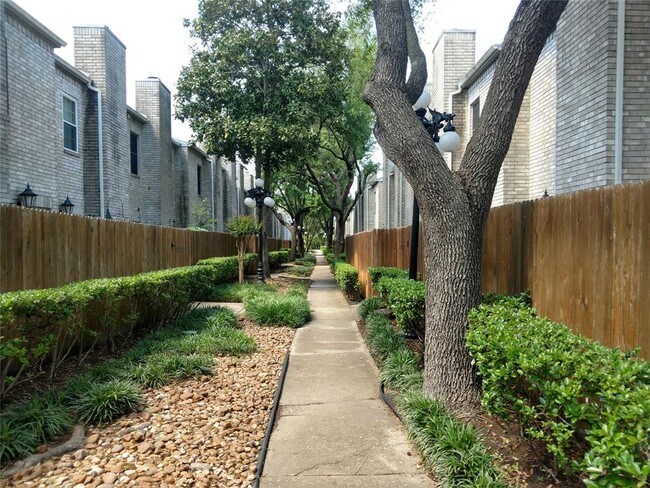 Foto del edificio - 17489 Red Oak Dr