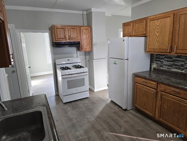 Building Photo - 176 Charles St