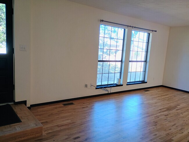 Sala de estar - 10360 E Jewell Ave