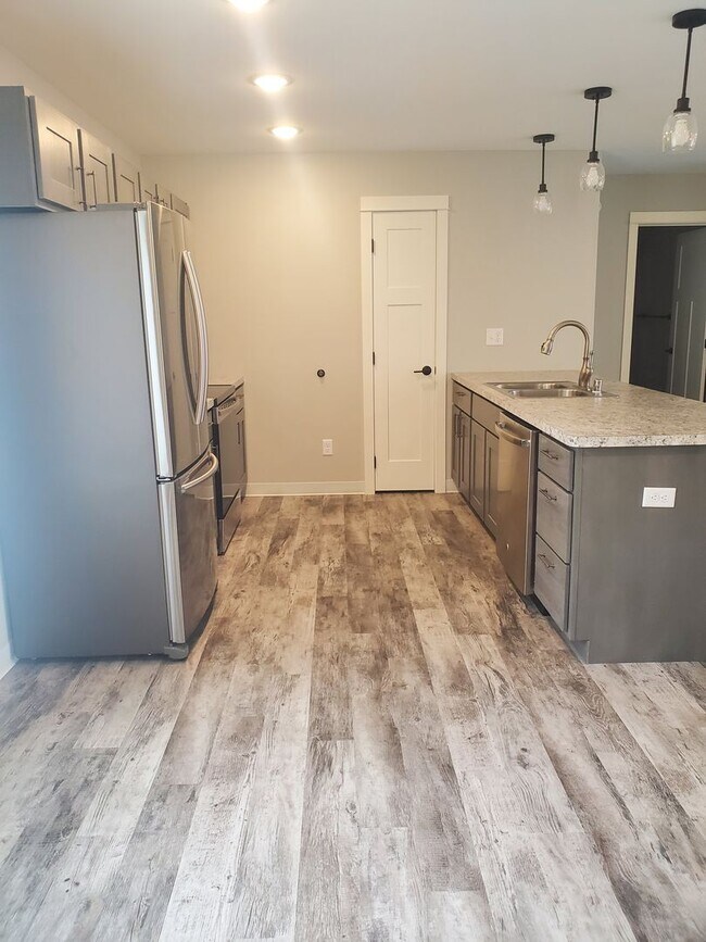 Foto del edificio - 4 bedroom/ 2 bath Home