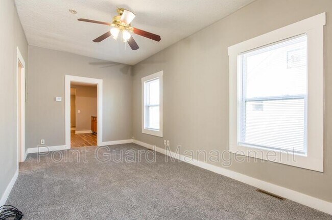 Foto del edificio - 2241-2243 S Topeka St