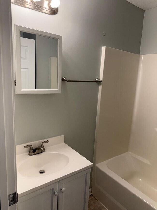 Foto del edificio - 4 Bedroom 2 Bath