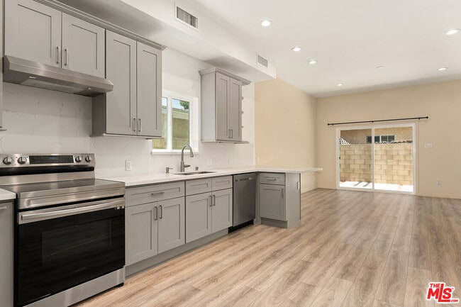Building Photo - 3500 1/2 La Clede Ave