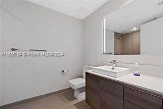 Building Photo - 1080 Brickell Ave