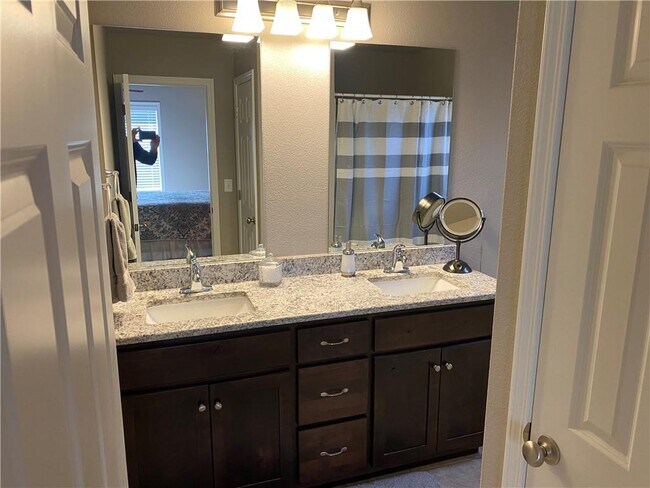 Foto del edificio - 93 Kinloch Dr