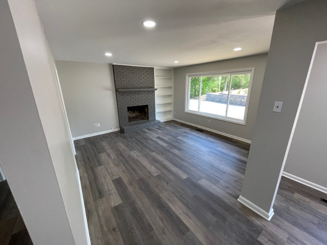 Foto del edificio - 12411 Cantrell Rd